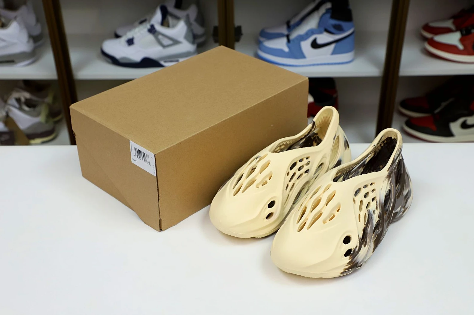 WellDesigned Kimikick YEEZY FOAM RUNNER 'MX CREAM CLAY' 43