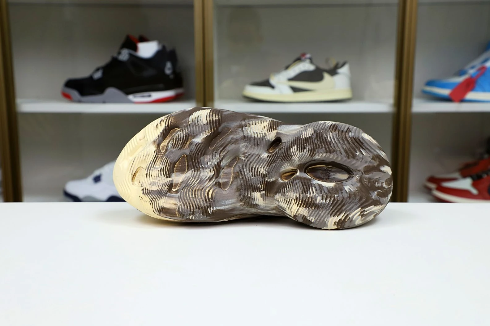 WellDesigned Kimikick YEEZY FOAM RUNNER 'MX CREAM CLAY' 43