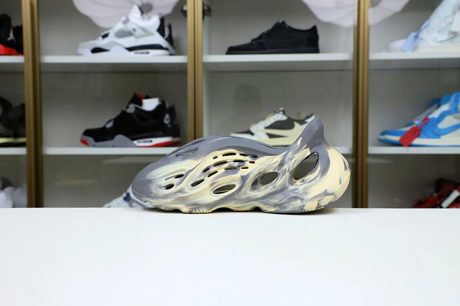 WellDesigned Kimikick YEEZY FOAM RUNNER 'MXT MOON GREY' 53