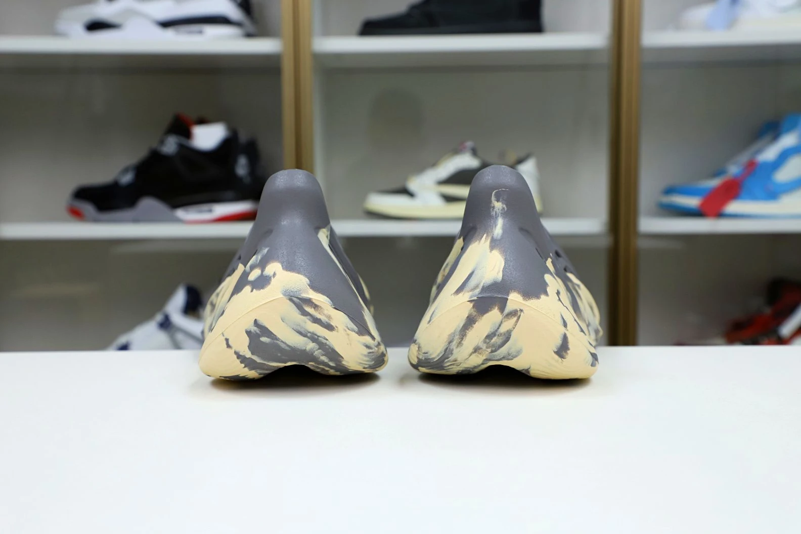 WellDesigned Kimikick YEEZY FOAM RUNNER 'MXT MOON GREY' 53