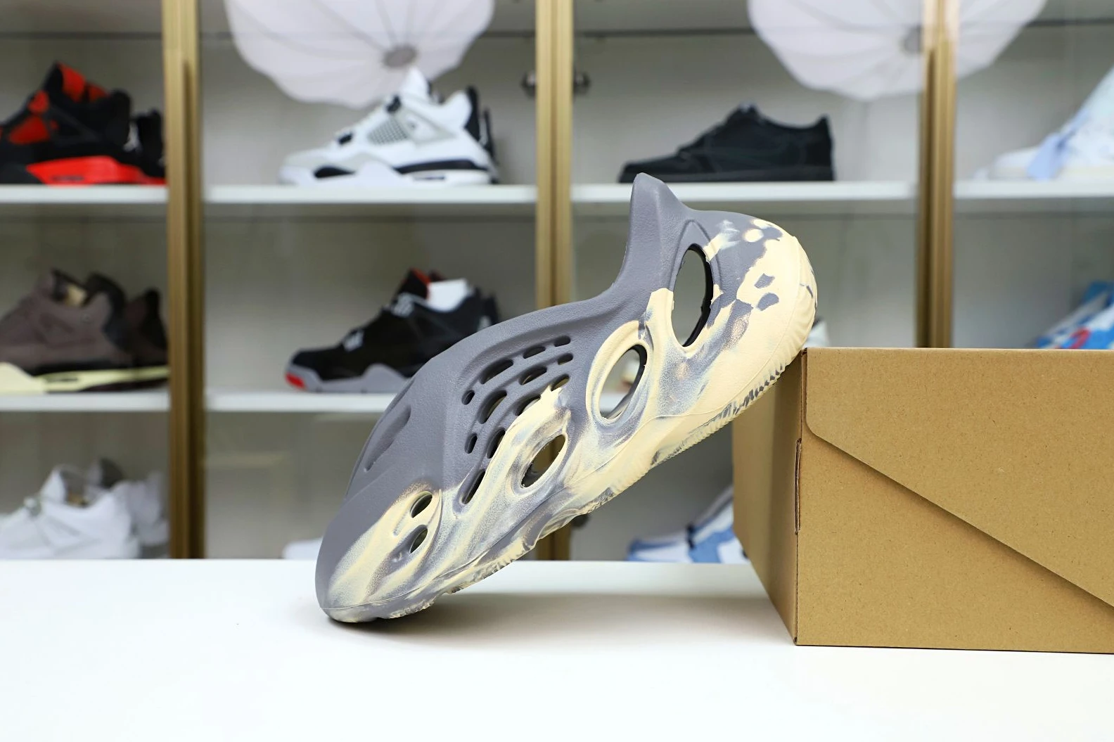 WellDesigned Kimikick YEEZY FOAM RUNNER 'MXT MOON GREY' 53