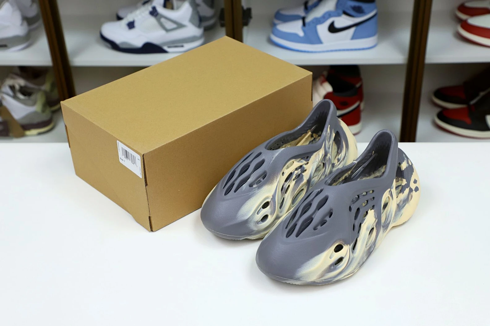 WellDesigned Kimikick YEEZY FOAM RUNNER 'MXT MOON GREY' 53