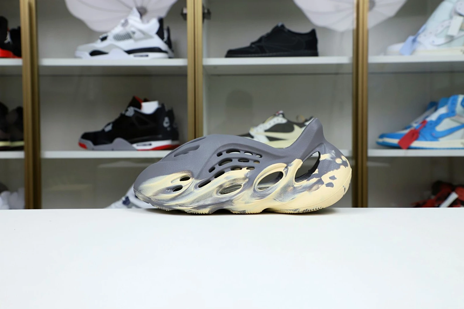 WellDesigned Kimikick YEEZY FOAM RUNNER 'MXT MOON GREY' 53