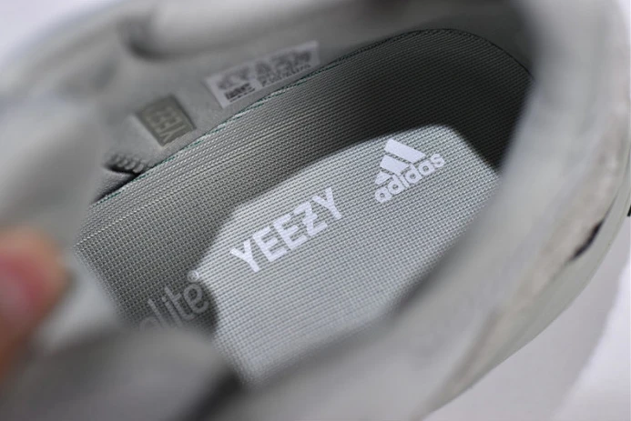 WellDesigned ad*s yeezy boost 700 salt eg 275