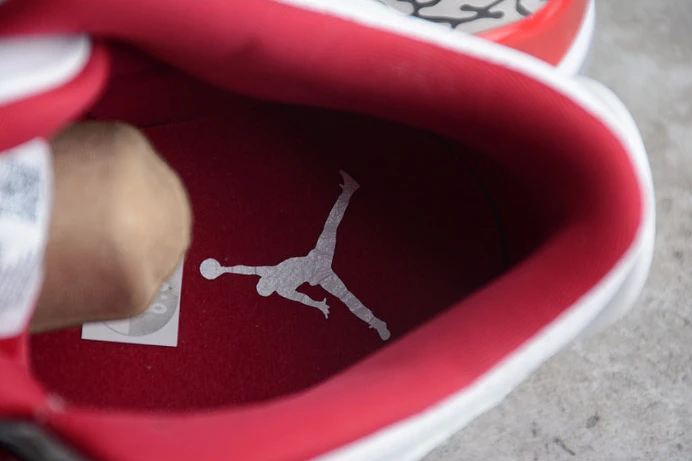 WellDesigned jordan 3 retro cardinal red ct8532- 1799
