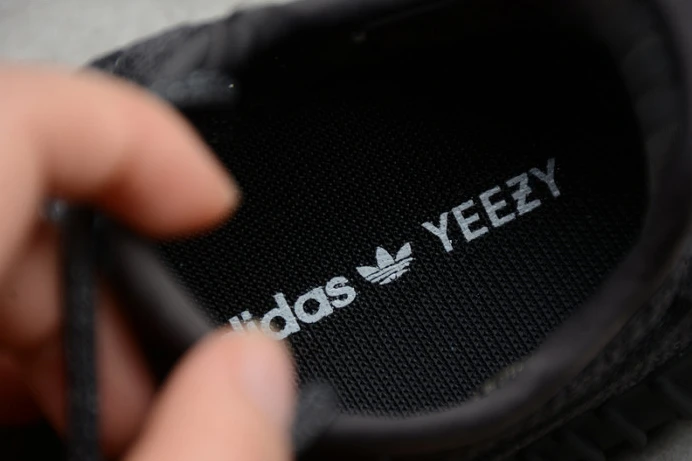 WellDesigned kids ad*s yeezy boost 350 v2 black “non-reflective”fu 164