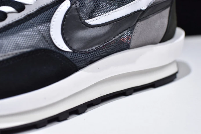 WellDesigned sacai x nike ldv waffle black bv0073- 3141