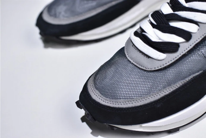 WellDesigned sacai x nike ldv waffle black bv0073- 3141
