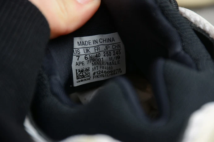 ad*s yeezy 700 v3 azael fw StreetReady 263