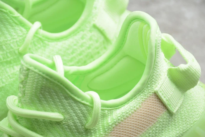 ad*s yeezy boost 350 v2 glow in the dark eg UrbanStyle 247