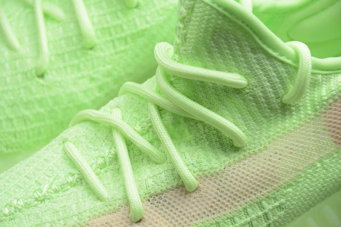 ad*s yeezy boost 350 v2 glow in the dark eg UrbanStyle 247