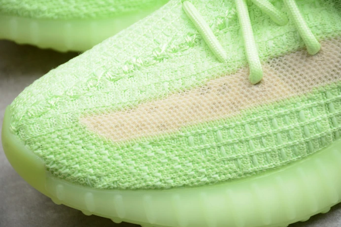 ad*s yeezy boost 350 v2 glow in the dark eg UrbanStyle 247