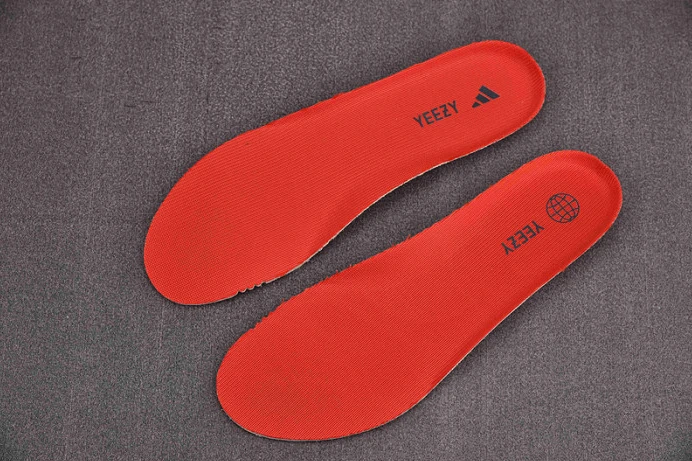 ad*s yeezy boost 700 “hi-res red” hq NewStyle 175