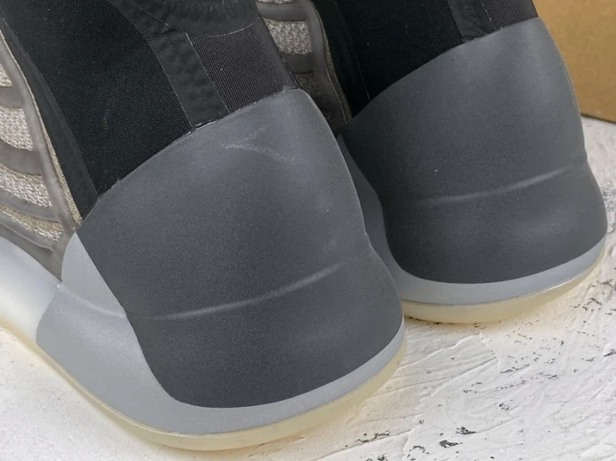 ad*s yeezy qntm barium h StreetReady 198