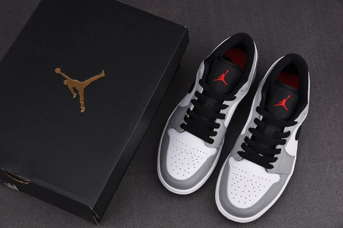 air jordan 1 low light smoke grey 553558- Trendy 1637