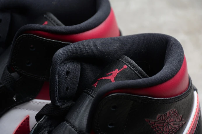 air jordan 1 mid bred toe 554724- EasyMatch 1260