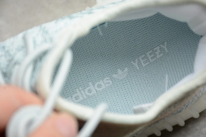 kids ad*s yeezy boost 350 v2 cloud white fw UrbanStyle 165