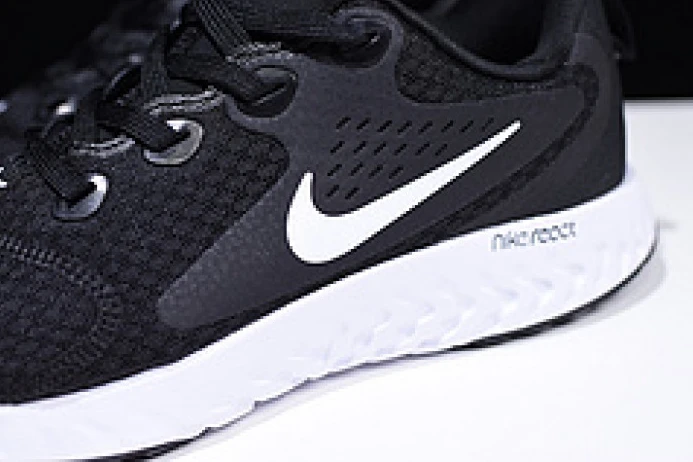 nike epic react flyknit black and white aa1625 UrbanStyle 3287