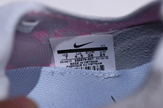 nike epic react flyknit pure platinum womens aq0067- Trendy 3303