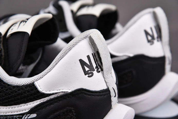 nike vaporwaffle sacai black white cv1363- Trendy 3310