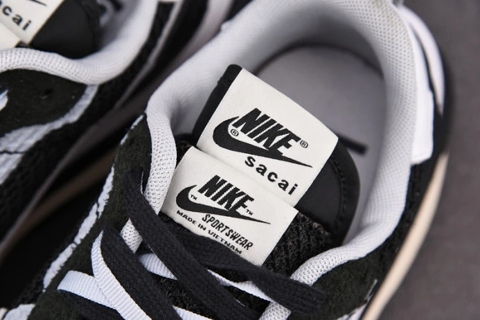 nike vaporwaffle sacai black white cv1363- Trendy 3310