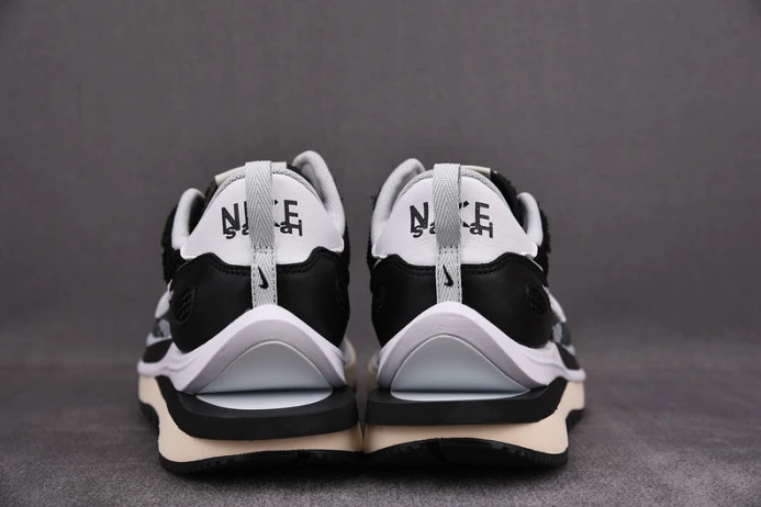 nike vaporwaffle sacai black white cv1363- Trendy 3310