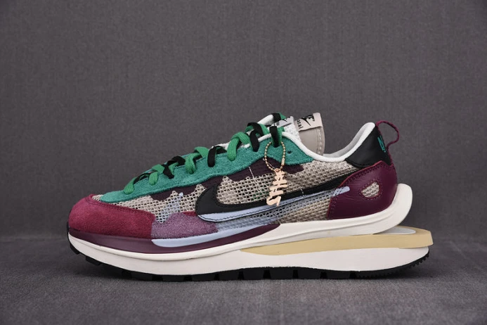 nike vaporwaffle sacai villain red neptune green dd3035- Fashionable 3306