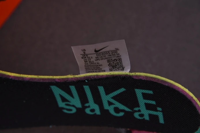 nike vaporwaffle sacai villain red neptune green dd3035- Fashionable 3306