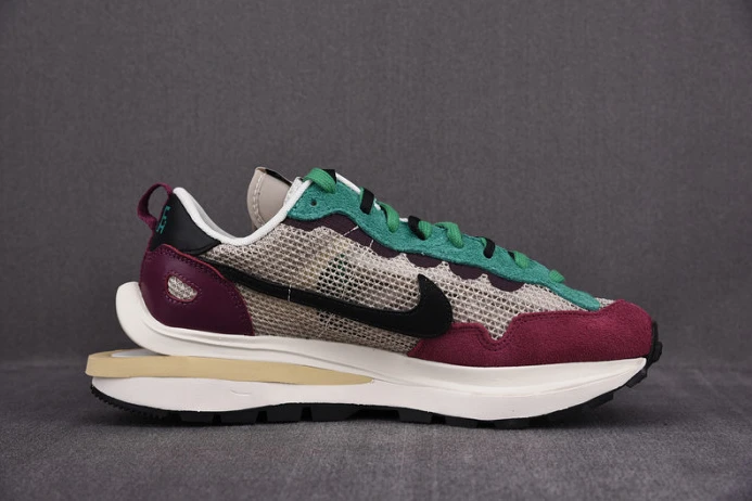 nike vaporwaffle sacai villain red neptune green dd3035- Fashionable 3306