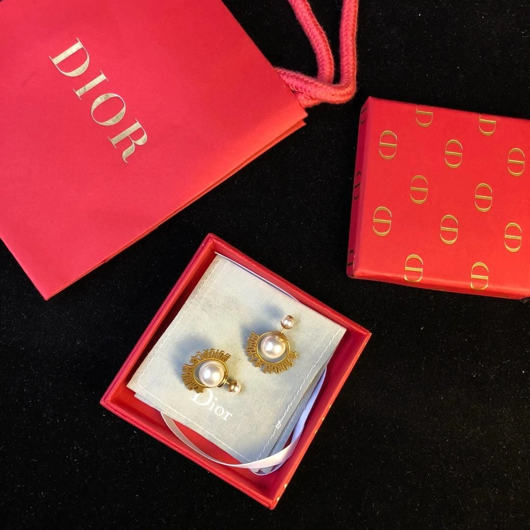 2019 Hot Selling Dior J’Adior Brass Logo Motif White Pearl Ball Females High End Stud Earrings Replica