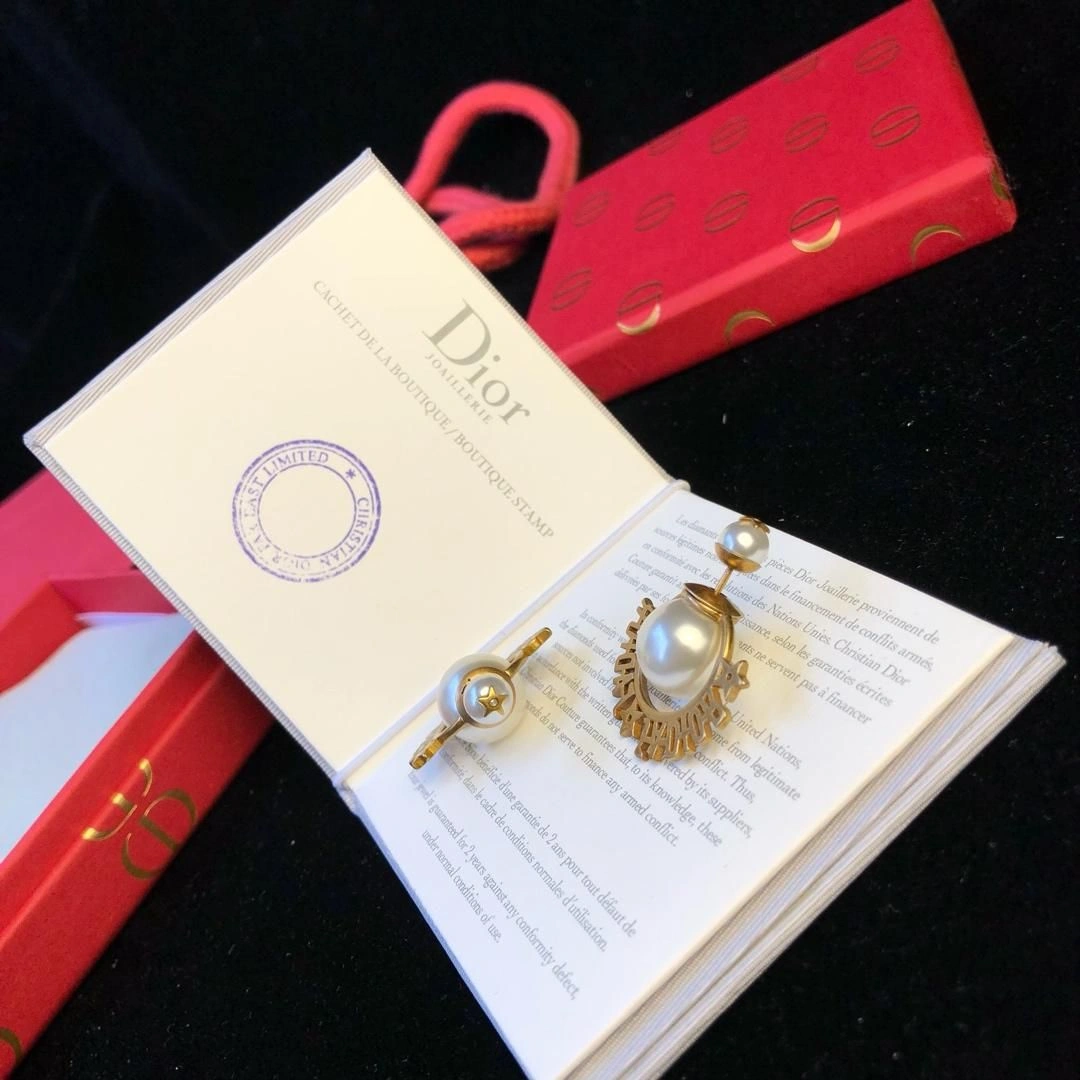 2019 Hot Selling Dior J’Adior Brass Logo Motif White Pearl Ball Females High End Stud Earrings Replica
