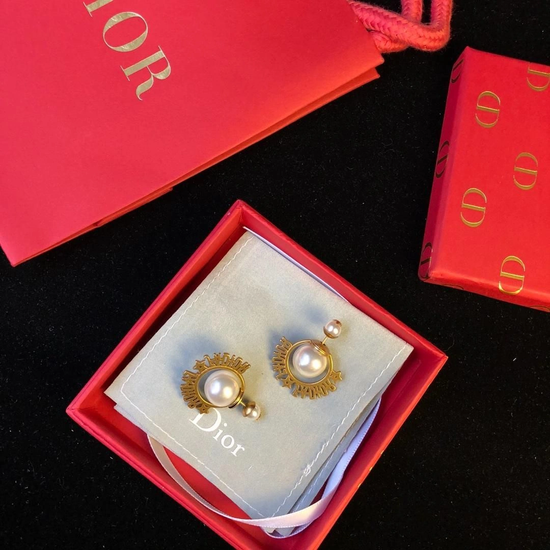 2019 Hot Selling Dior J’Adior Brass Logo Motif White Pearl Ball Females High End Stud Earrings Replica