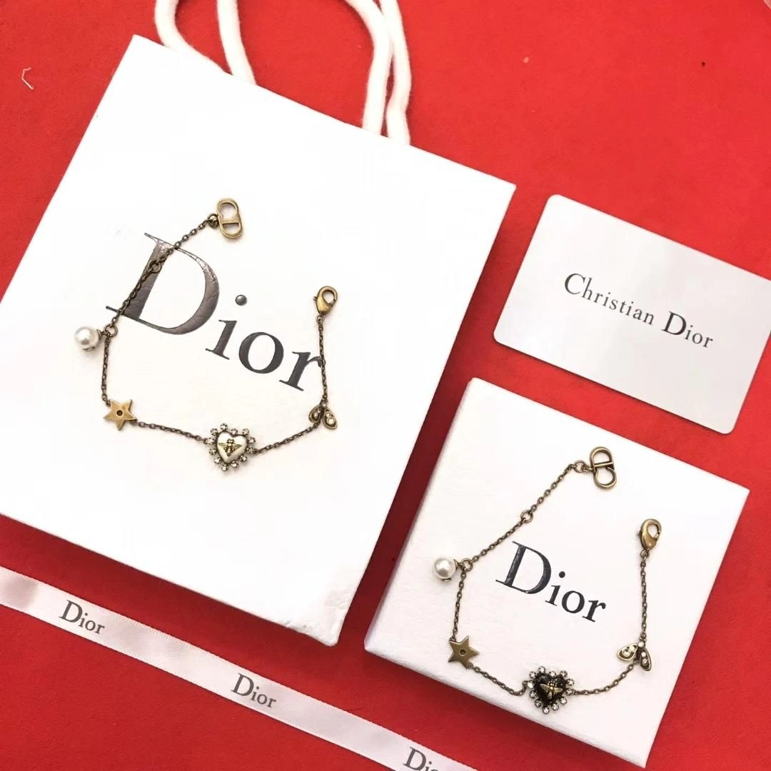 2019 Top Sale Dior White Pearl Bell-Heart-shaped Females Classic Brass Diamonds Bracelet White Black Replica