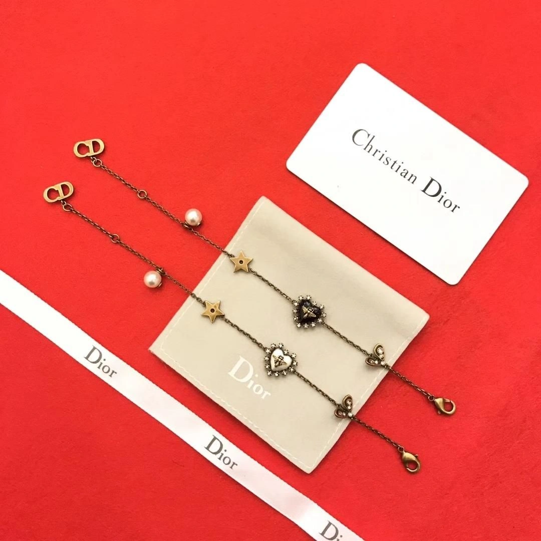 2019 Top Sale Dior White Pearl Bell-Heart-shaped Females Classic Brass Diamonds Bracelet White Black Replica