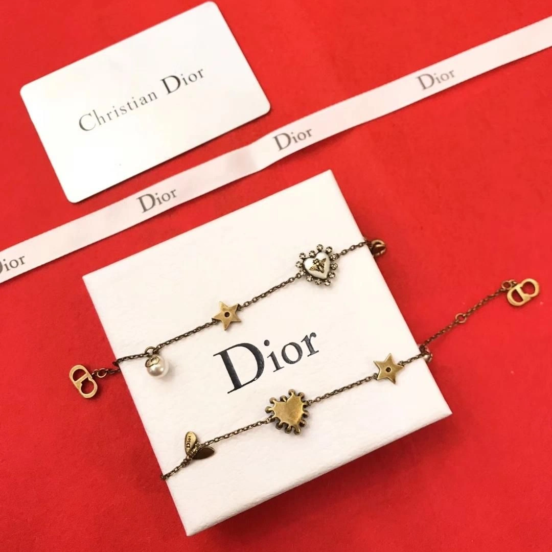 2019 Top Sale Dior White Pearl Bell-Heart-shaped Females Classic Brass Diamonds Bracelet White Black Replica