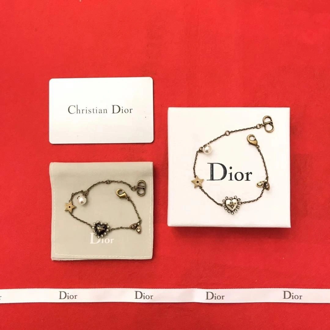 2019 Top Sale Dior White Pearl Bell-Heart-shaped Females Classic Brass Diamonds Bracelet White Black Replica