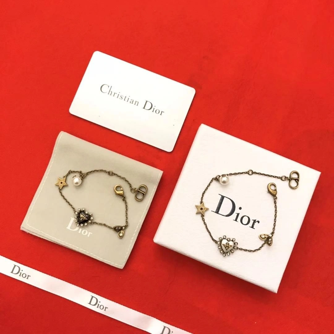 2019 Top Sale Dior White Pearl Bell-Heart-shaped Females Classic Brass Diamonds Bracelet White Black Replica