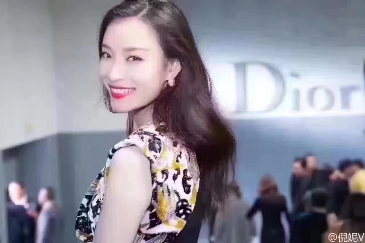 All The Rage Dior Tribales Yellow Gold Detail White-Blue Interlaced Pearl Asymmetric Stud Earrings Blue White