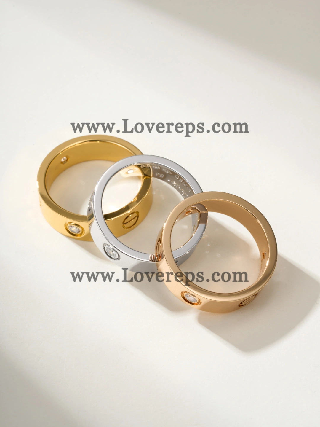 Cartier LOVE Ring Classic Mondel With 3 Diamonds Yellow Gold Rose Gold White Gold