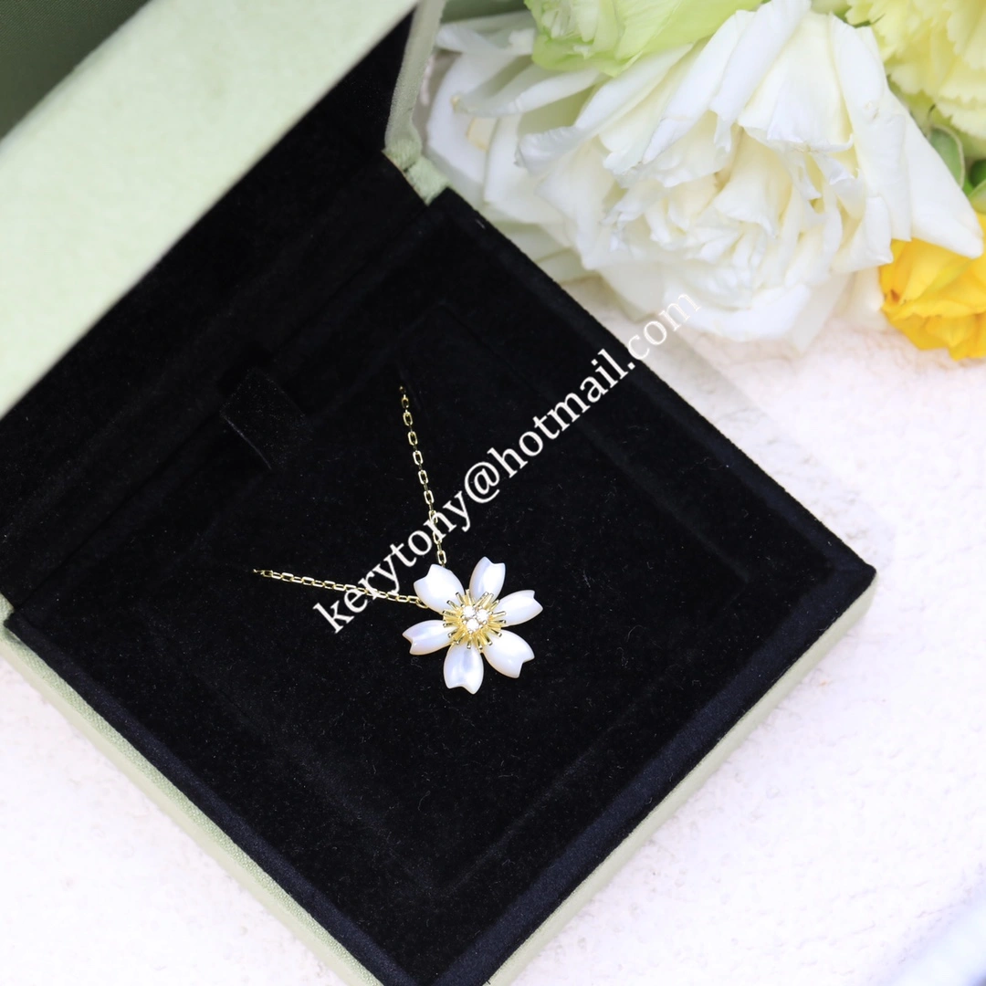 Cheap Van Cleef Arpels Rose de Noel Clip Pendant Yellow Gold With Diamond and Mother-of-pearl In Canada