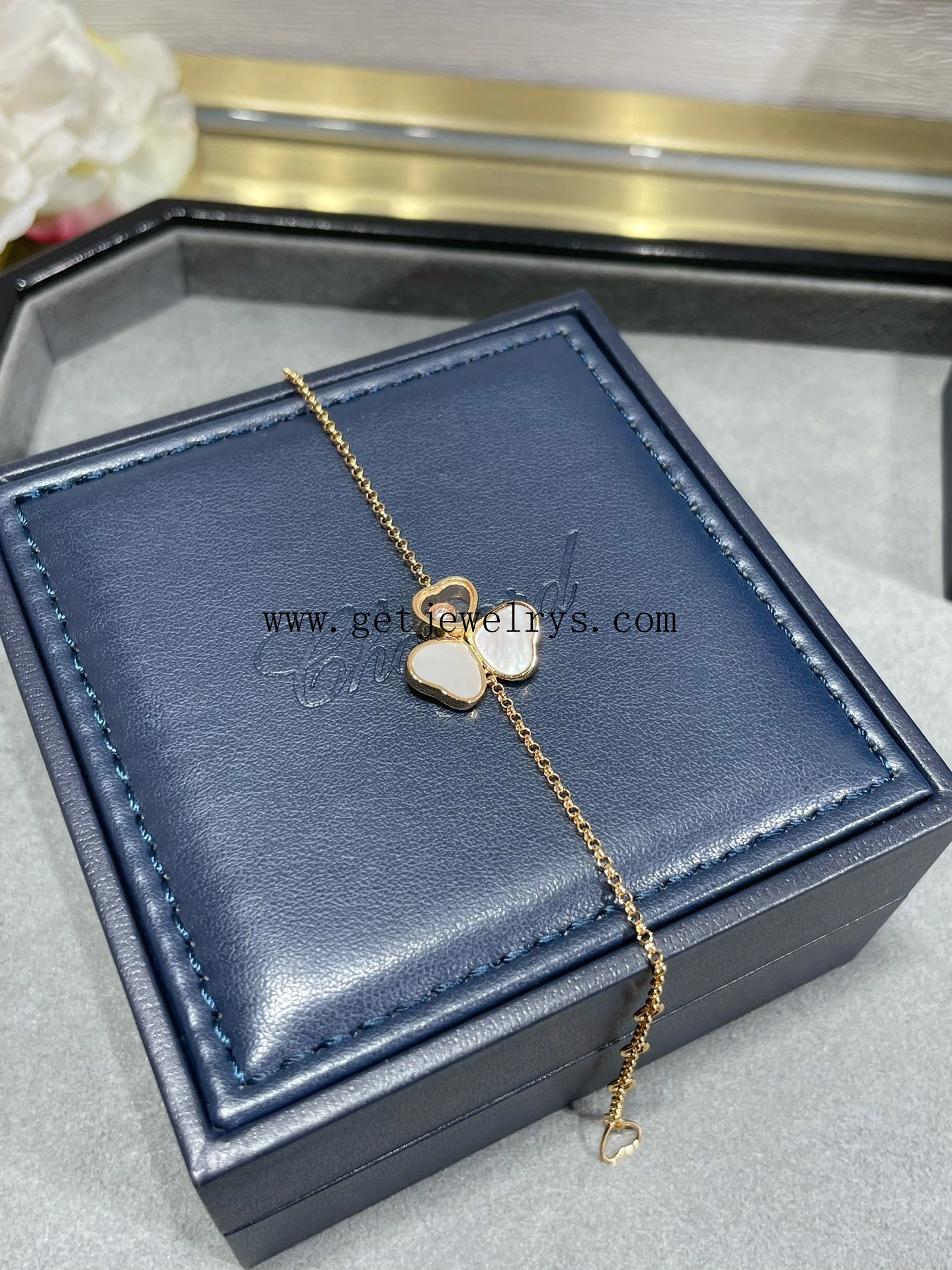 Chopard Happy Hearts Wings Bracelet with Diamonds and Mother-of-pearl Yellow Gold