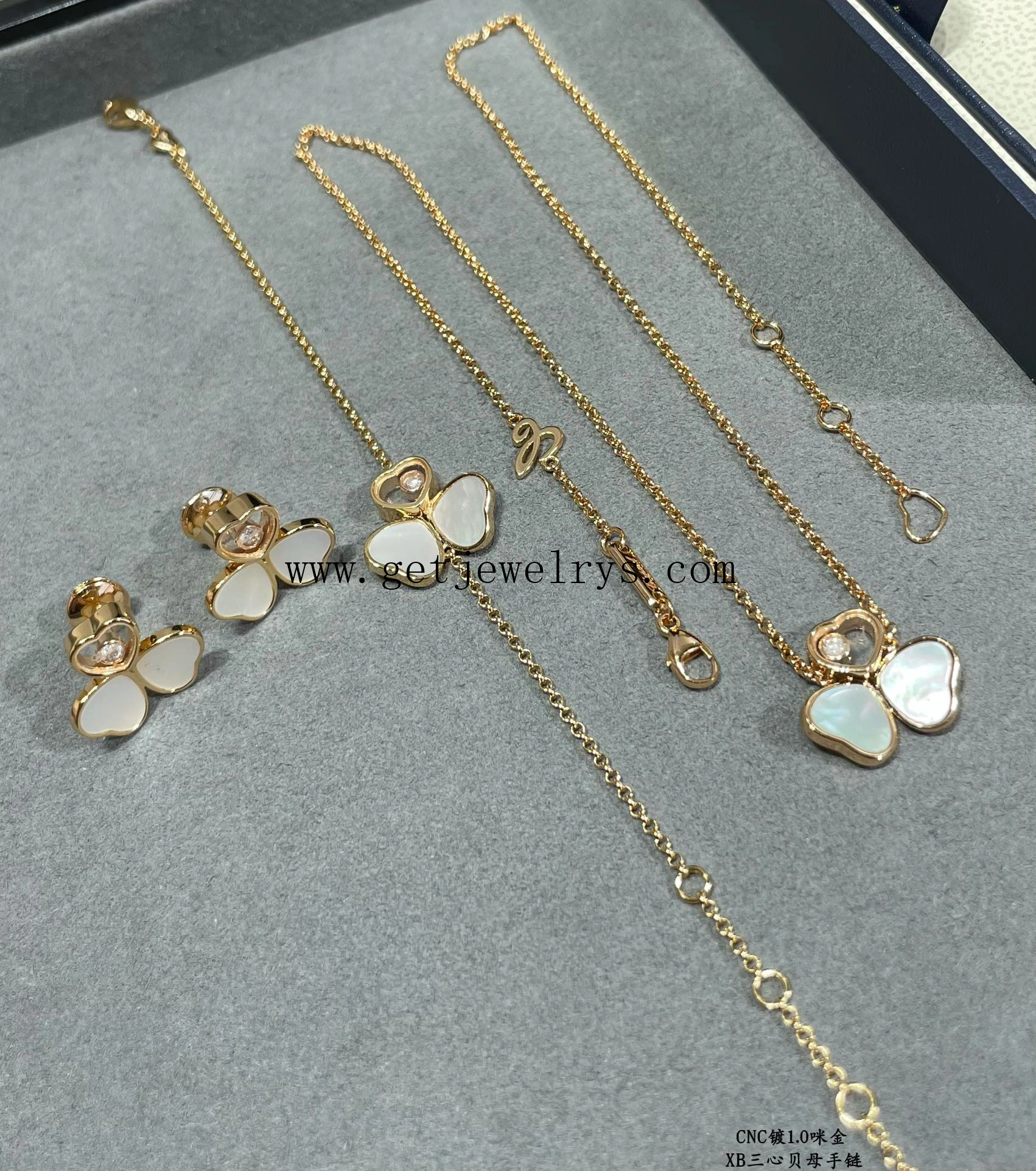 Chopard Happy Hearts Wings Bracelet with Diamonds and Mother-of-pearl Yellow Gold