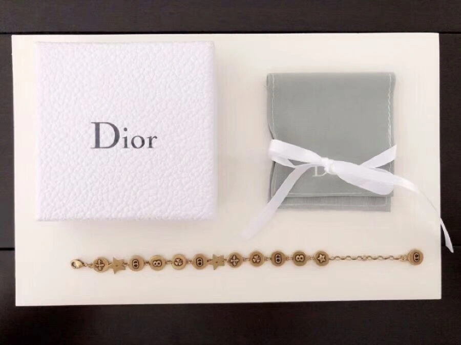 Christian Dior Amulettes D’amour Round-Star Charm Female Vintage Brass Bracelet In UK Replica B0902AMUMT_D907