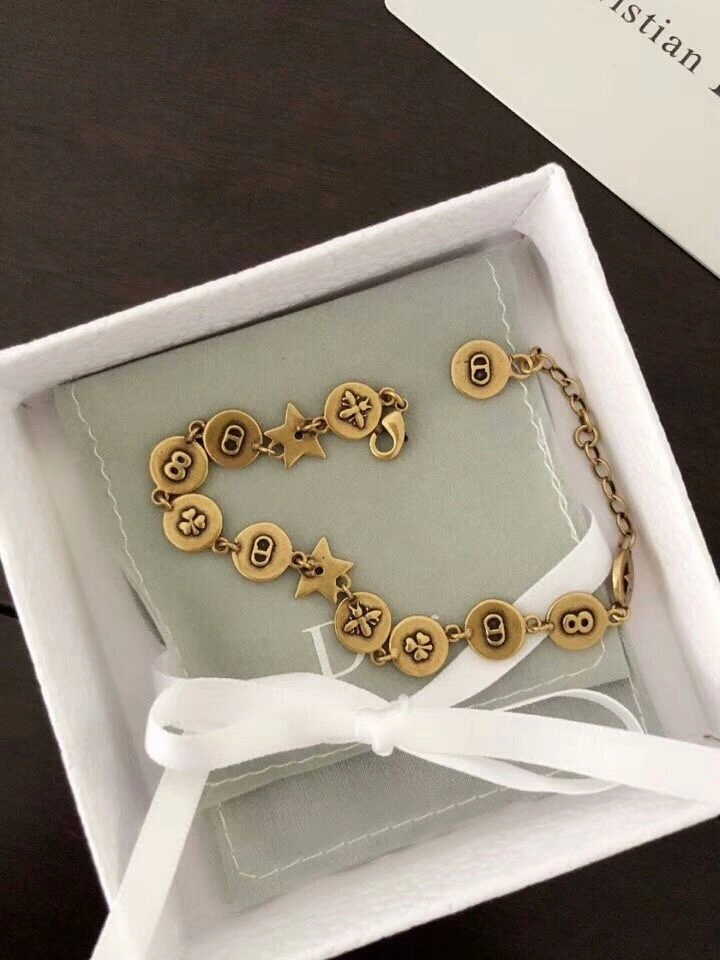 Christian Dior Amulettes D’amour Round-Star Charm Female Vintage Brass Bracelet In UK Replica B0902AMUMT_D907