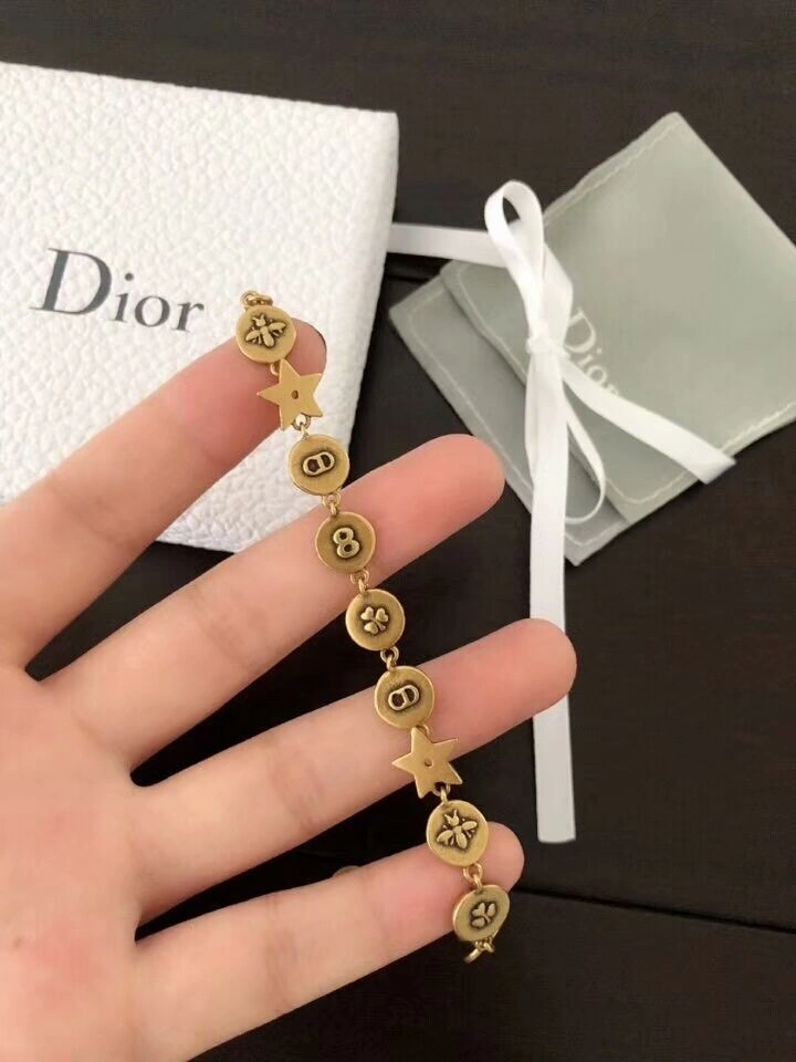 Christian Dior Amulettes D’amour Round-Star Charm Female Vintage Brass Bracelet In UK Replica B0902AMUMT_D907