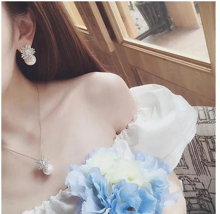 Christian Dior Classic Fashion 925 Silver White Pearl Ball Pendant Womens Snowflake Shaped Diamonds Necklace