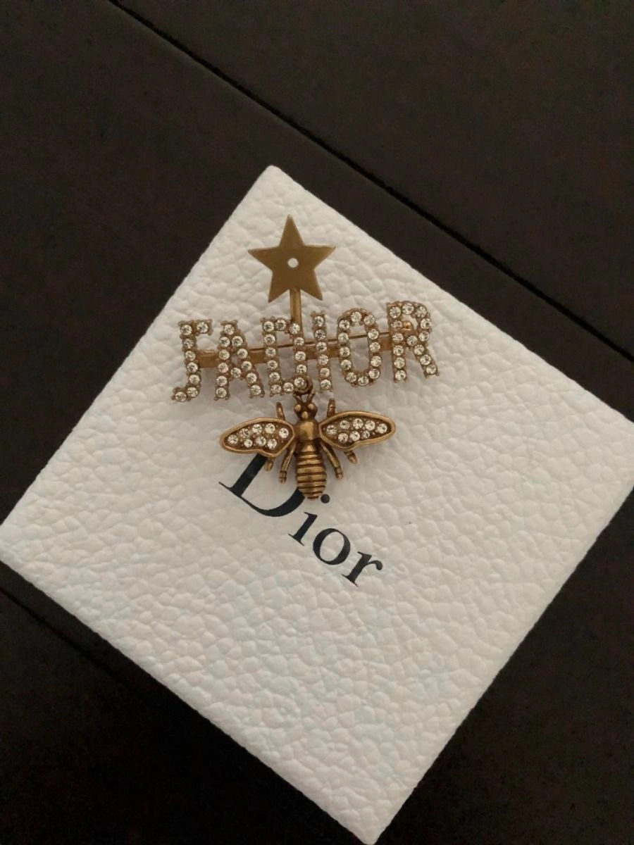 Christian Dior J’Adior Star Charming Bee Retro Brass Logo Motif Diamonds Brooch For Womens Replica V0301ADRCY_D908