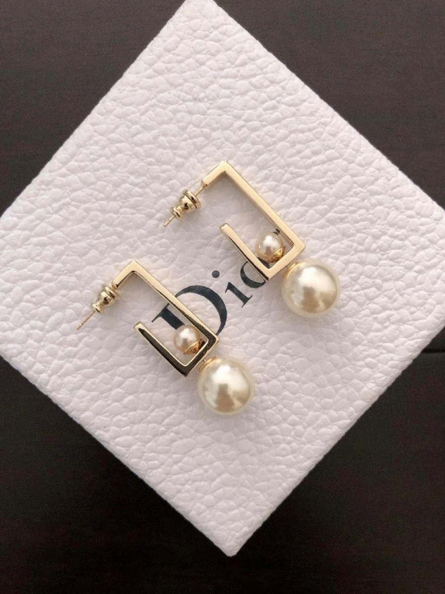 Christian Dior Simple Style Womens White Pearl Pendant Yellow Gold Rectangle Framed Earrings In Dubai