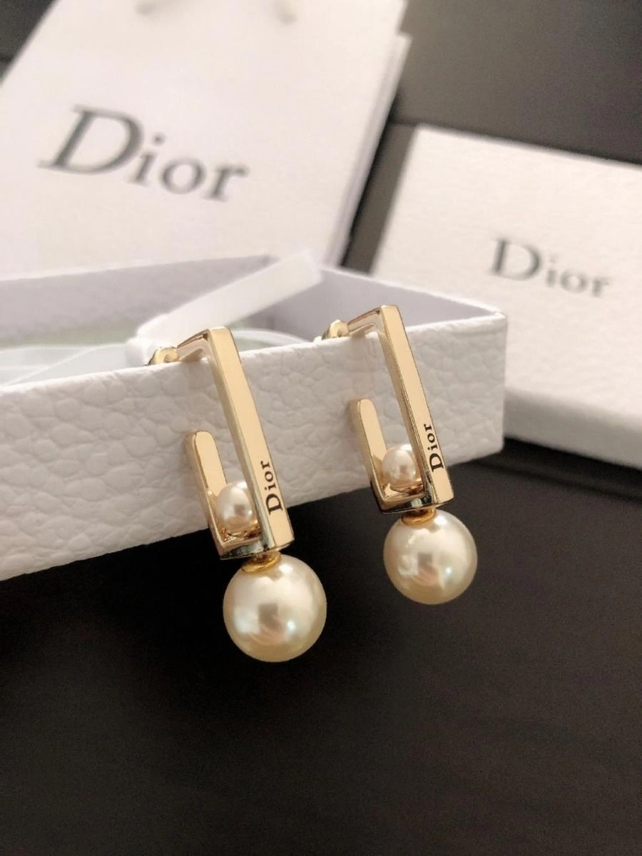 Christian Dior Simple Style Womens White Pearl Pendant Yellow Gold Rectangle Framed Earrings In Dubai