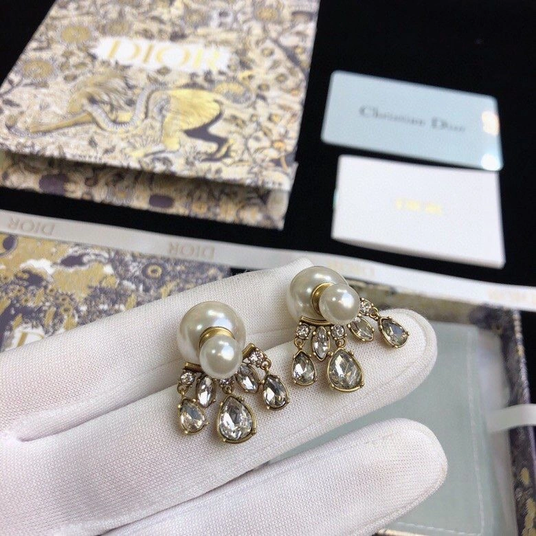 Dior Water Drop Diamond Inlay Gold -tone Female White Pearl Earrings Fashion New Style Jewellery Online